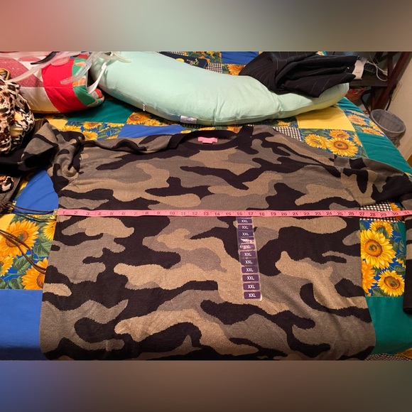 Ladies sweater. Plus size XXL. New with tags. - Picture 2 of 5